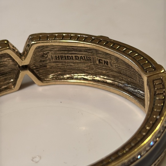 Heidi Daus Bangle Hinged Clamper Bracelet  Crystal & Black Enamel over Gold - Picture 5 of 9